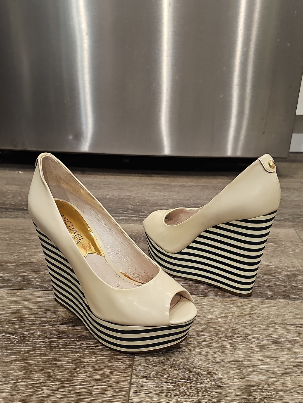 [Like NEW] MICHAEL KORS Navy & White Striped Platform Peep Toe Wedges SZ 6.5 - Picture 4 of 9